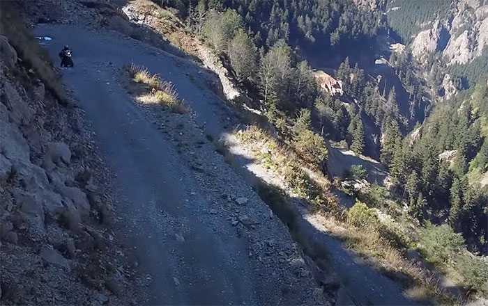 Picture of person driving on Bayburt D915 road in Turkey