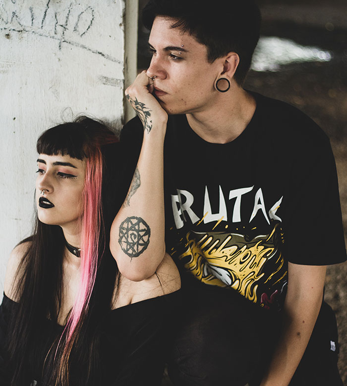 30 Extremely Embarrassing Things These Internet Users Told People They Wanted To Impress