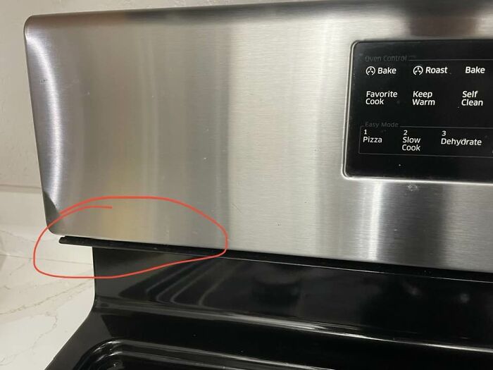 This Samsung Stove. A One-Way Trap For Crumbs And Cooking Oil