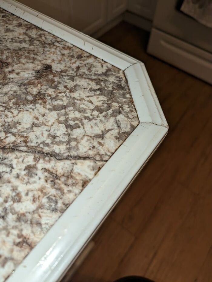 Former Owner Of My House Put Trim Allllll The Way Around My Kitchen Counters And I'm So Grossed Out By It 🤢 Tried To Pull It Off But It's Taking Pieces Of The Counter Tops With It 🤬