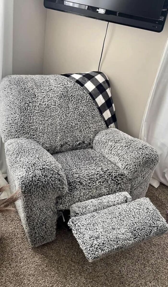 This Sherpa Recliner I Found On Marketplace.… I’m Not Sure You Can Clean This Lol