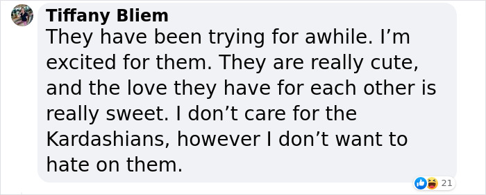 44-Year-Old Kourtney Kardashian Announces Her Pregnancy At Blink-182 Concert And Shows Off Her Baby Bump 44-Year-Old Kourtney Kardashian Announces Her Pregnancy At Blink-182 Concert And Shows Off Her Baby Bump