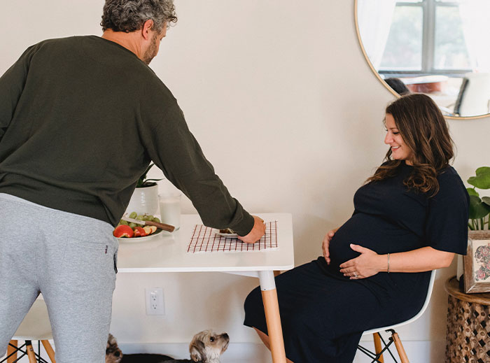 Pregnant Woman Feels Guilty For Ordering Chicken Wings And Upsetting Her Vegetarian MIL, Asks For Advice Online