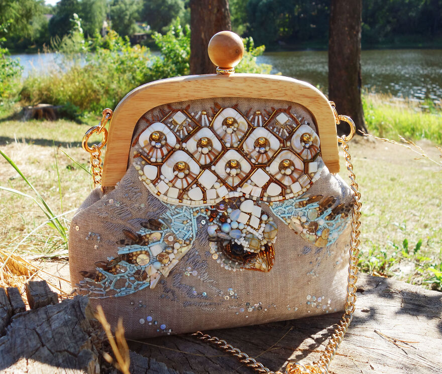 Sea Turtle Mother Of Pearl Embroidery Bag With Wooden Frame