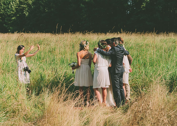 Bride Doesn't Want Brother's Husband "Ruining The Aesthetic" In Wedding Photos, Is Surprised When They Leave The Party Bride Doesn't Want Brother's Husband "Ruining The Aesthetic" In Wedding Photos, Is Surprised When They Leave The Party