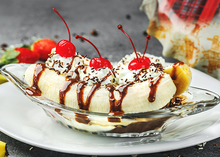 Someone Asks Waiters And Waitresses To Share The Strangest Thing Someone Has Asked Them For, And 30 People Serve Their Answers