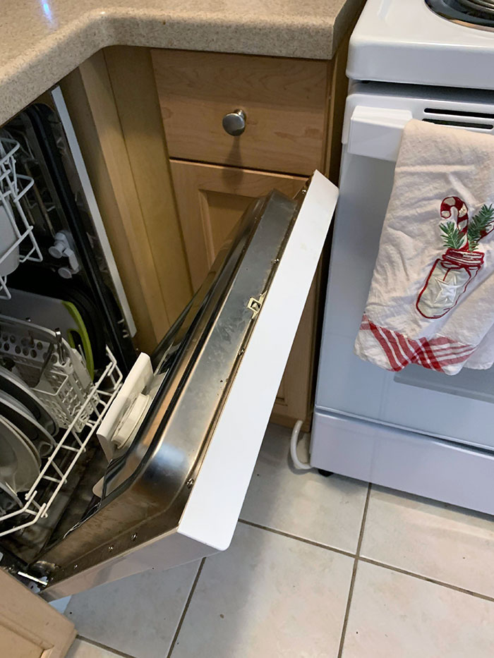 Our Oven Broke Just Before Thanksgiving, And We Spent The Week Without It. We Got The Replacement From Our Landlord Today, And Now The Dishwasher Won't Open All The Way