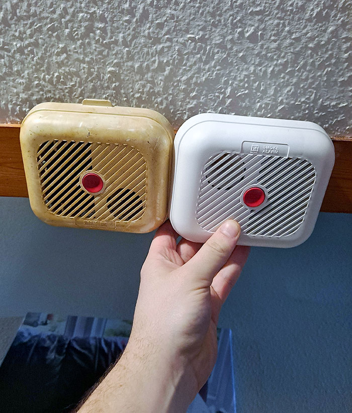 Recently I Replaced The Smoke Detector. This Is What 20+ Years Of Smoke Detection Does