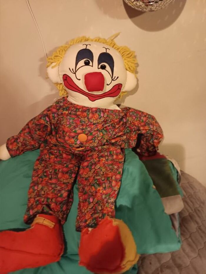 Weird-Secondhand-Finds-Pictures