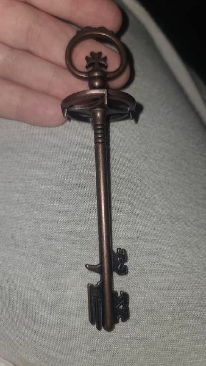 Weird-Secondhand-Finds-Pictures