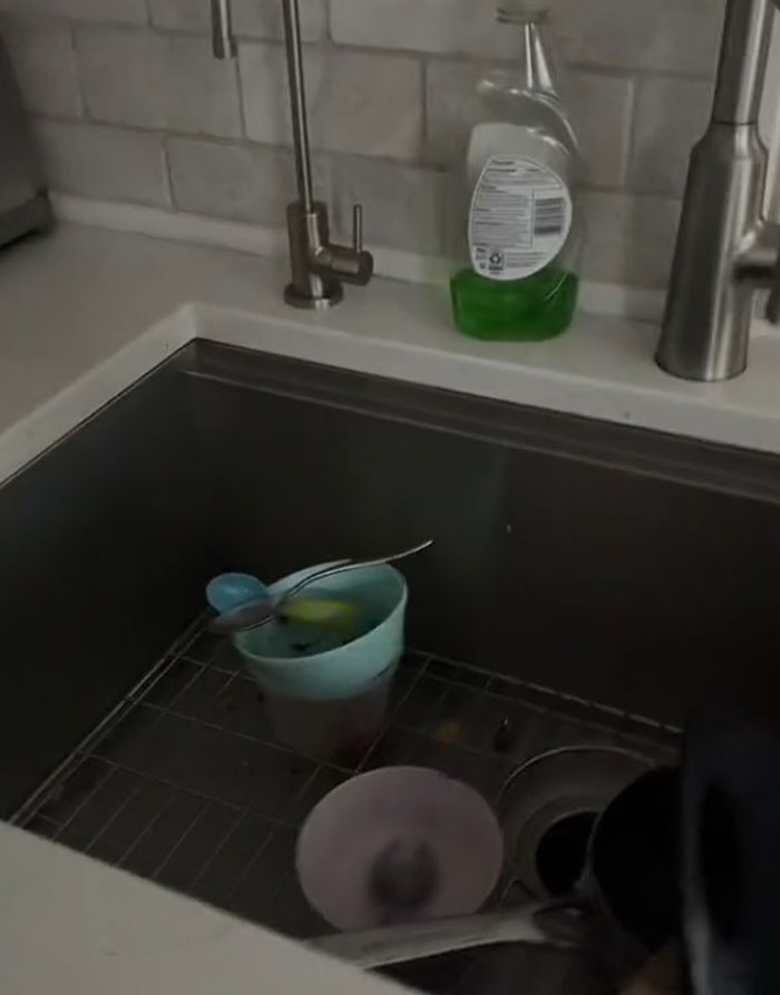 "My Husband Made A Comment That I Do Nothing Around The House. So For Two Days, I Really Did Nothing" "My Husband Made A Comment That I Do Nothing Around The House. So For Two Days, I Really Did Nothing"