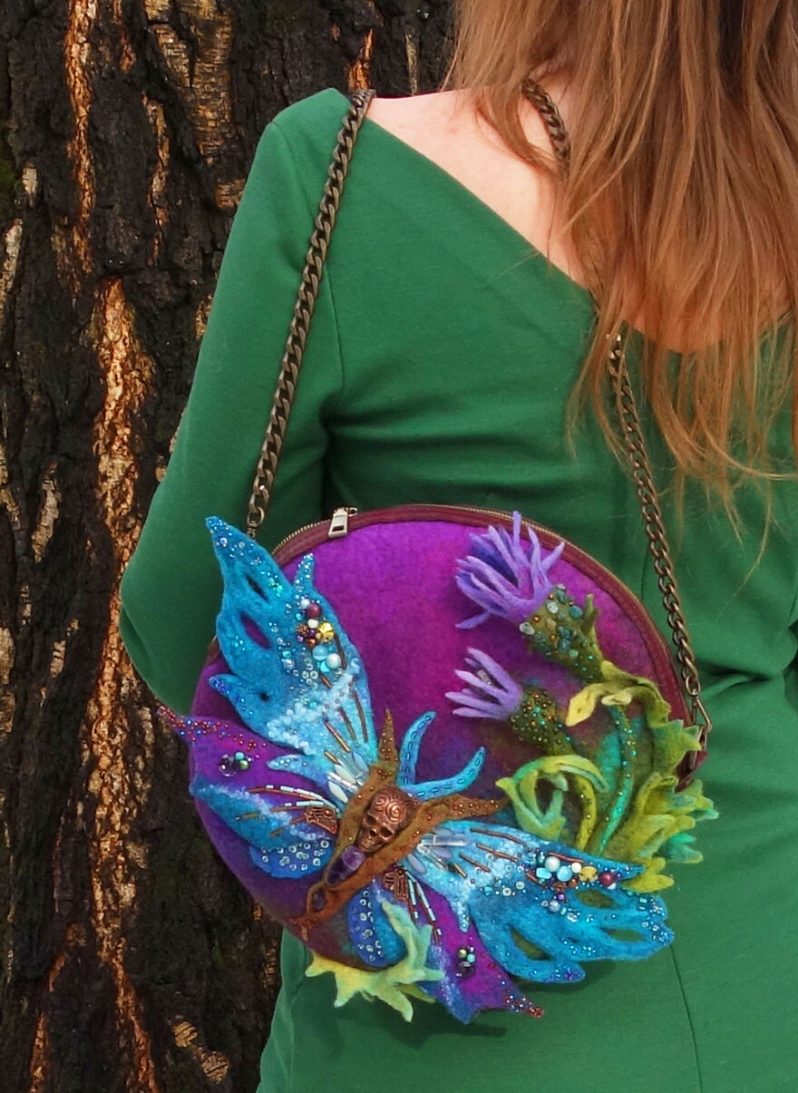 Winged Skull In Magic Colors Circle Crossbody Felt Bag