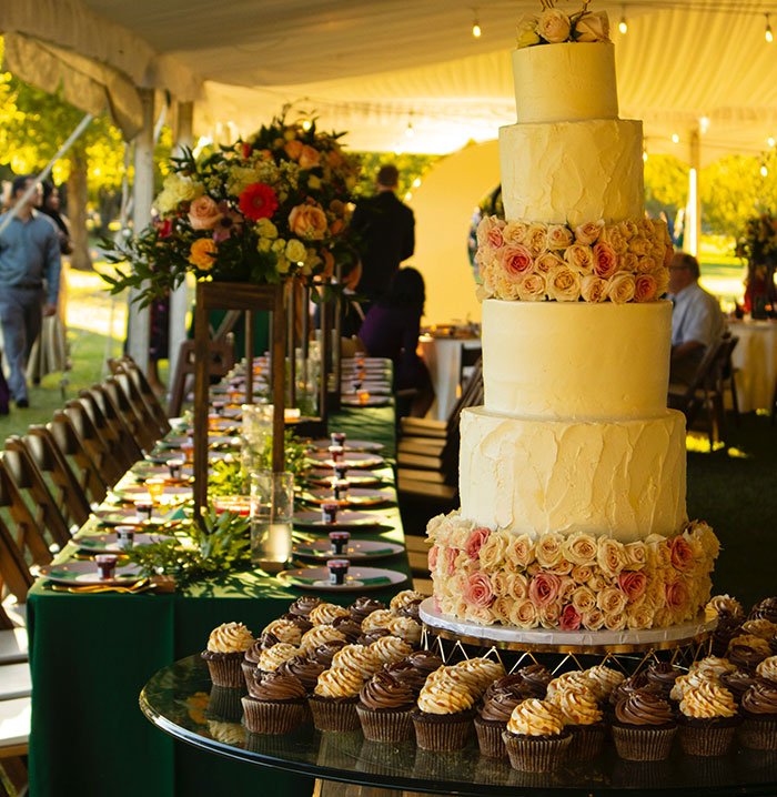 "The Bill Came Out Close To $1800": Woman Wants To Take Bride To Court After She Refused To Babysit Her Child After She Baked Her A Wedding Cake "The Bill Came Out Close To $1800": Woman Wants To Take Bride To Court After She Refused To Babysit Her Child After She Baked Her A Wedding Cake