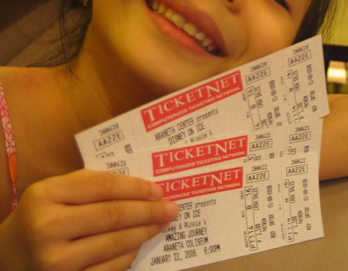 Thieves Regret Actually Using This Mom's "Disney On Ice" Tickets When She Finds Them In Her Seats