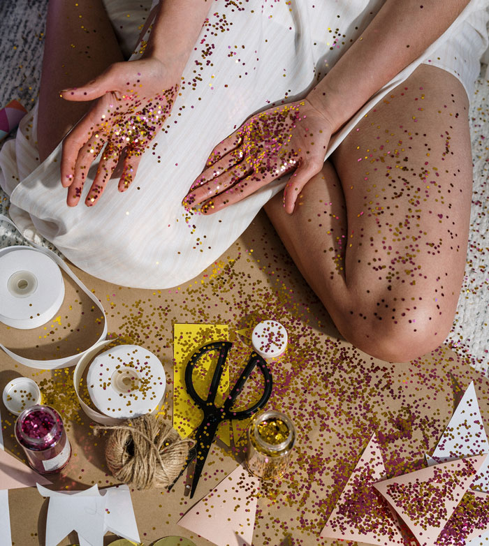 Woman Learns That Her Partner Is Not Loyal, Shares How She Covered His House In Glitter Woman Learns That Her Partner Is Not Loyal, Shares How She Covered His House In Glitter