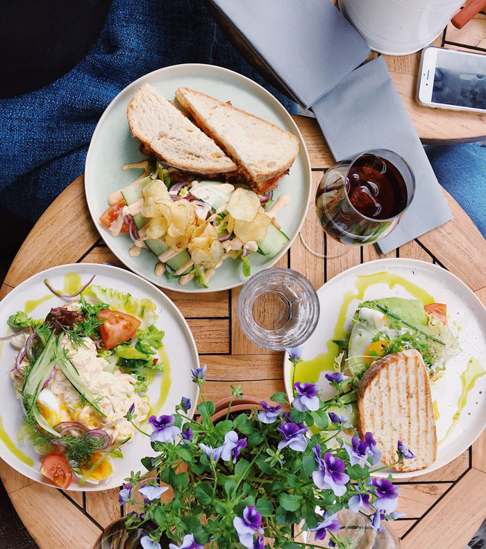Couple Quarrels After Blind BF Touches GF's Food To Make Sure She Ordered The Same Dish He Did Couple Quarrels After Blind BF Touches GF's Food To Make Sure She Ordered The Same Dish He Did