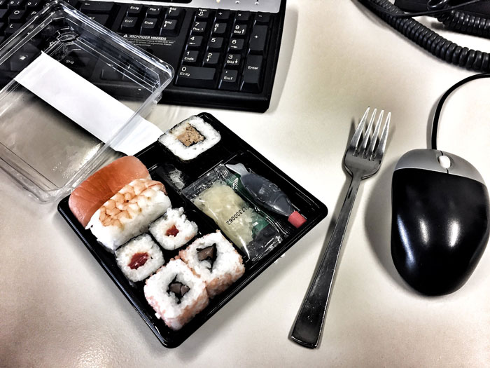 Employee Has Lunch Break At 12:40, It Renders The Boss Livid, Who Texts Them To Return Employee Has Lunch Break At 12:40, It Renders The Boss Livid, Who Texts Them To Return