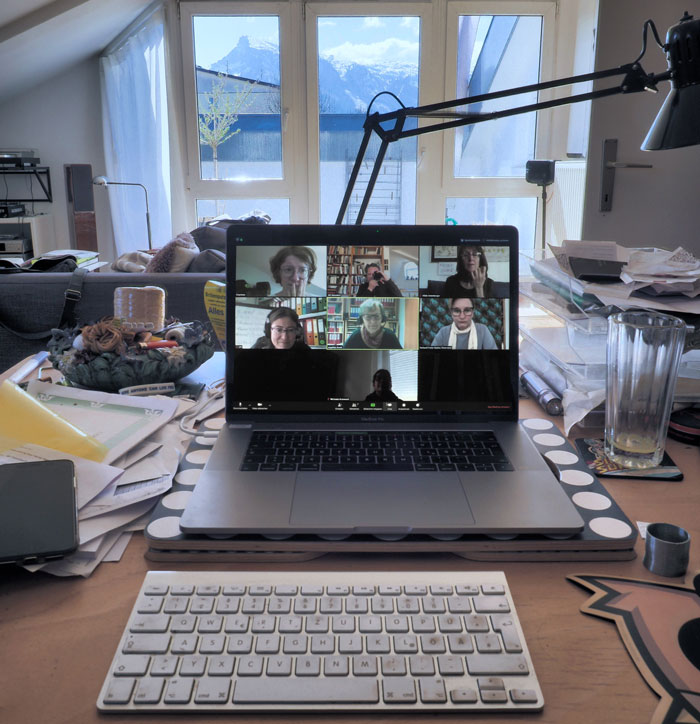 Boss Asks For Cameras To Be On And Full Engagement During Online Meets, One Worker “Delivers” Boss Asks For Cameras To Be On And Full Engagement During Online Meets, One Worker “Delivers”