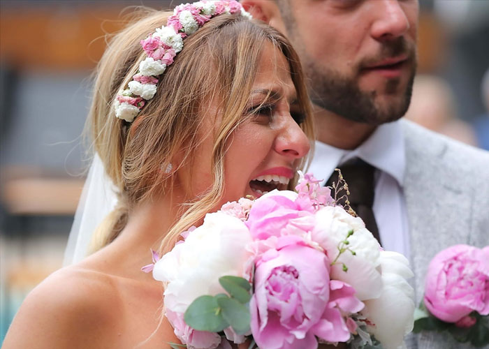 Bride Turns To The Net For Sympathy After Her Wedding Was ‘Ruined’, Gets A Reality Check Instead Bride Turns To The Net For Sympathy After Her Wedding Was ‘Ruined’, Gets A Reality Check Instead