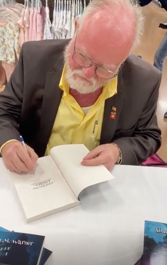 “Defeated” Author Becomes An Overnight Sensation After A TikTok Of Him Goes Viral “Defeated” Author Becomes An Overnight Sensation After A TikTok Of Him Goes Viral