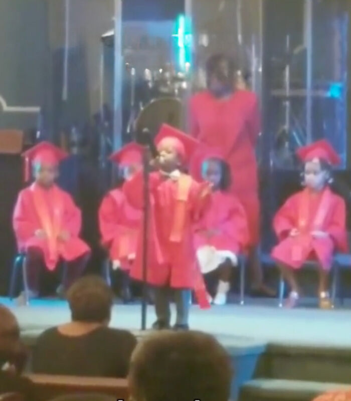 Unforgettable Pre-School Graduation Speech Sends The Crowd Into An Uproar Unforgettable Pre-School Graduation Speech Sends The Crowd Into An Uproar