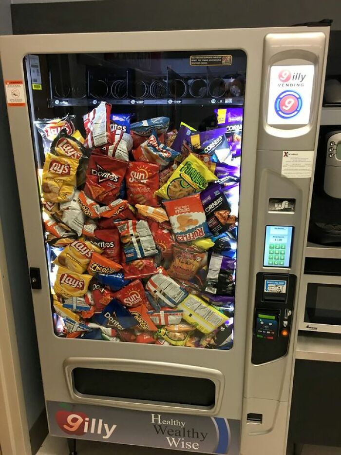 Vending Machine At Work Made An Error And Distributed Everything All At Once