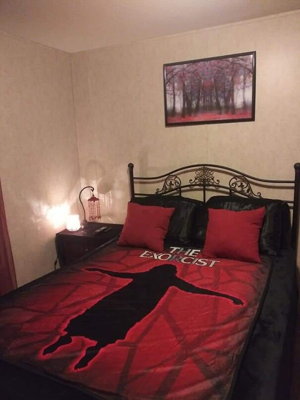 Bedrooms-With-Threatening-Auras-Photos