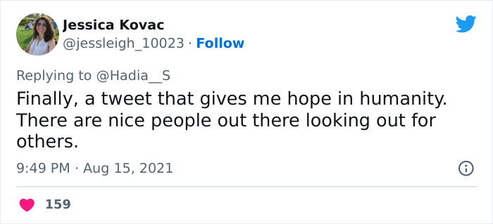 Woman Praises Guy For Giving Her A Note Saying Her Date Is A Red Flag After Listening To Their Convo Woman Praises Guy For Giving Her A Note Saying Her Date Is A Red Flag After Listening To Their Convo