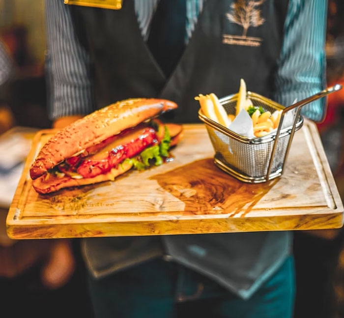 Server Reveals “Everything You Wish You Didn’t Know About Restaurants” Server Reveals “Everything You Wish You Didn’t Know About Restaurants”