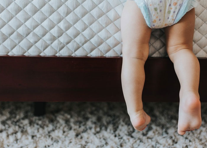 Restaurant Table Becomes Nappy Changing Station, Making Nearby Diners Nauseous Restaurant Table Becomes Nappy Changing Station, Making Nearby Diners Nauseous