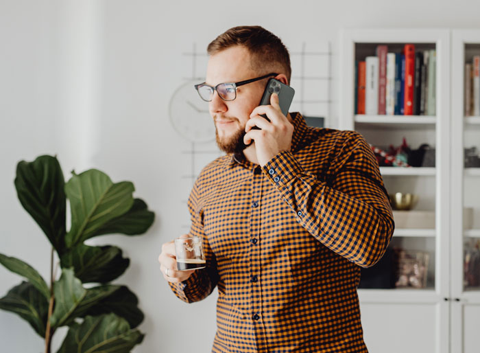 Guy Discovers His Niece On His Doorstep After Clearly Refusing To Babysit Her 