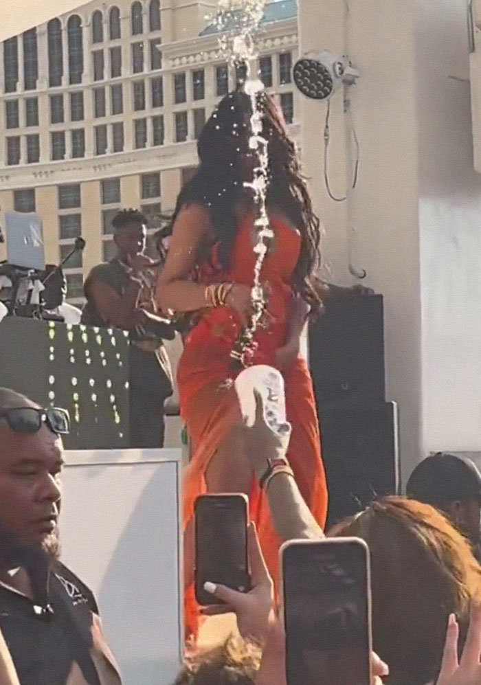 Cardi B Was Splashed By A Drink Thrown By Fan While She Was Performing, So She Fought Back