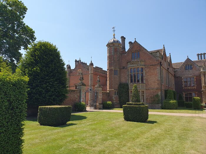 Discover The History And Beauty Of Charlecote Park, Warwickshire (6 Pics)