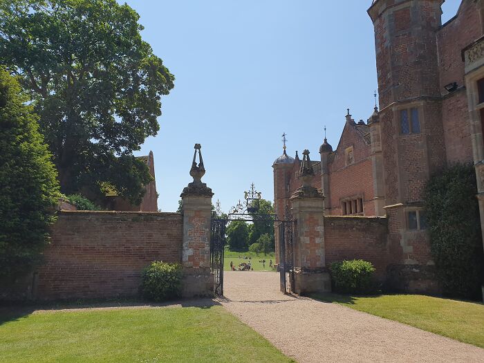 Discover The History And Beauty Of Charlecote Park, Warwickshire (6 Pics)