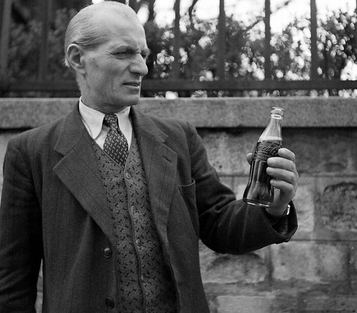 Un francés reaccionando tras probar la cocacola por primera vez, 1950