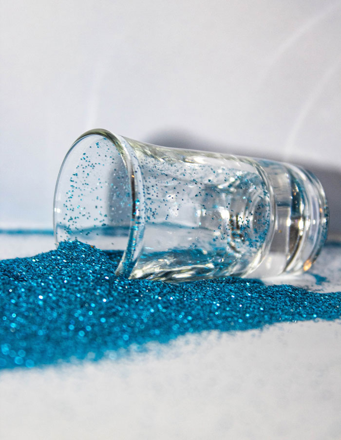 Woman Learns That Her Partner Is Not Loyal, Shares How She Covered His House In Glitter Woman Learns That Her Partner Is Not Loyal, Shares How She Covered His House In Glitter