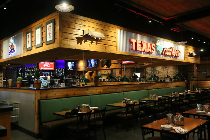 “Ordering A Water And A Coke”: Former Server Points Out Which Customer Requests Annoy Her “Ordering A Water And A Coke”: Former Server Points Out Which Customer Requests Annoy Her