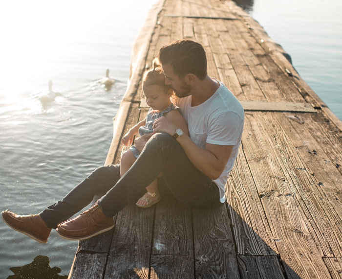 "I Take It Day By Day": Dad Sarcastically Puts Random Mom In Her Place For Questioning His 'Skills'