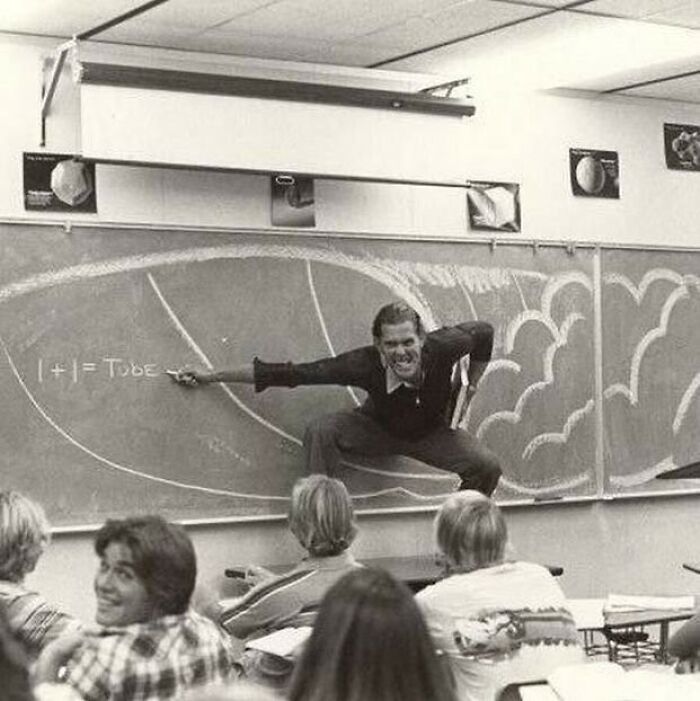Profesor en California enseñando la física del surf, 1970