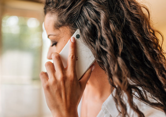 Woman Bears Kids Next Door Screaming For Two Years, Ruins Their Day By Screaming That Santa Died Woman Bears Kids Next Door Screaming For Two Years, Ruins Their Day By Screaming That Santa Died