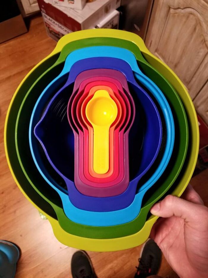 The Way These Measuring Cups And Mixing Bowls Fit Together
