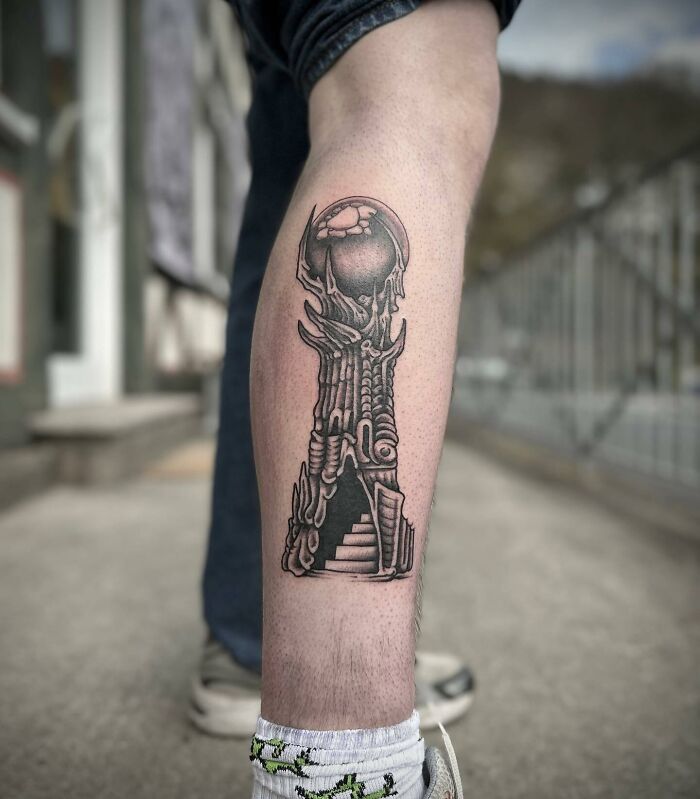 The Dark Tower leg tattoo 