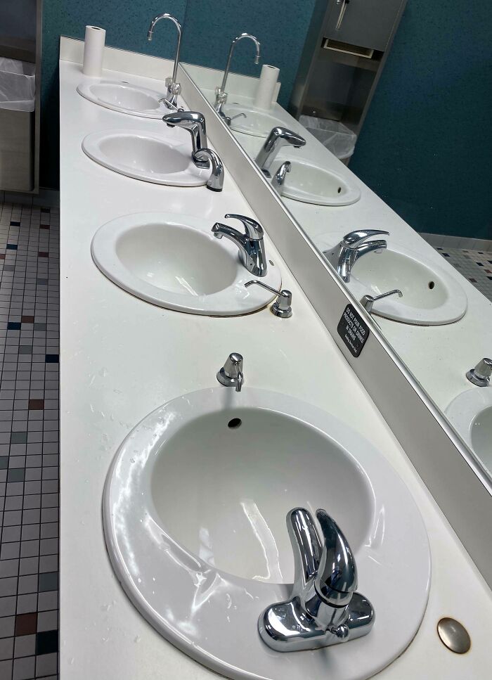 Every Sink In This Bathroom Has A Different Faucet