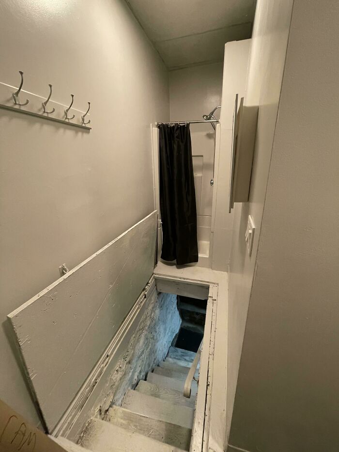 Imagina salir de la ducha y caerte por las escaleras