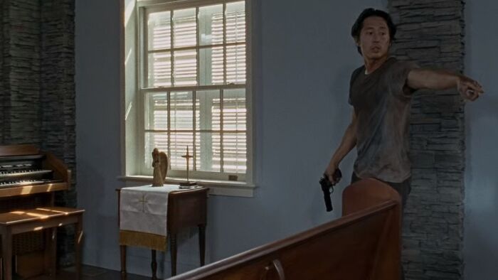 Glenn Rhee showing something 