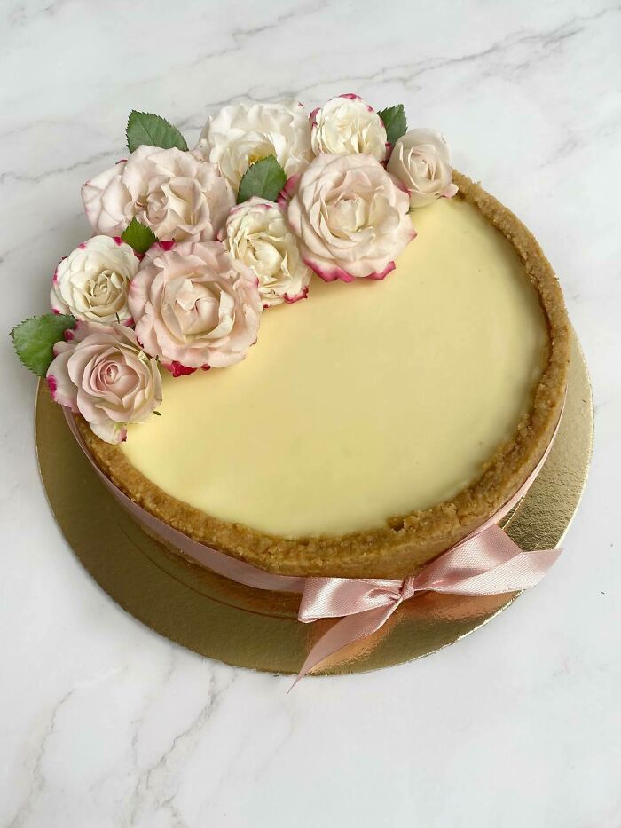 I Made A Cheesecake And Decorated It With Flowers, I'm Proud Of Myself!