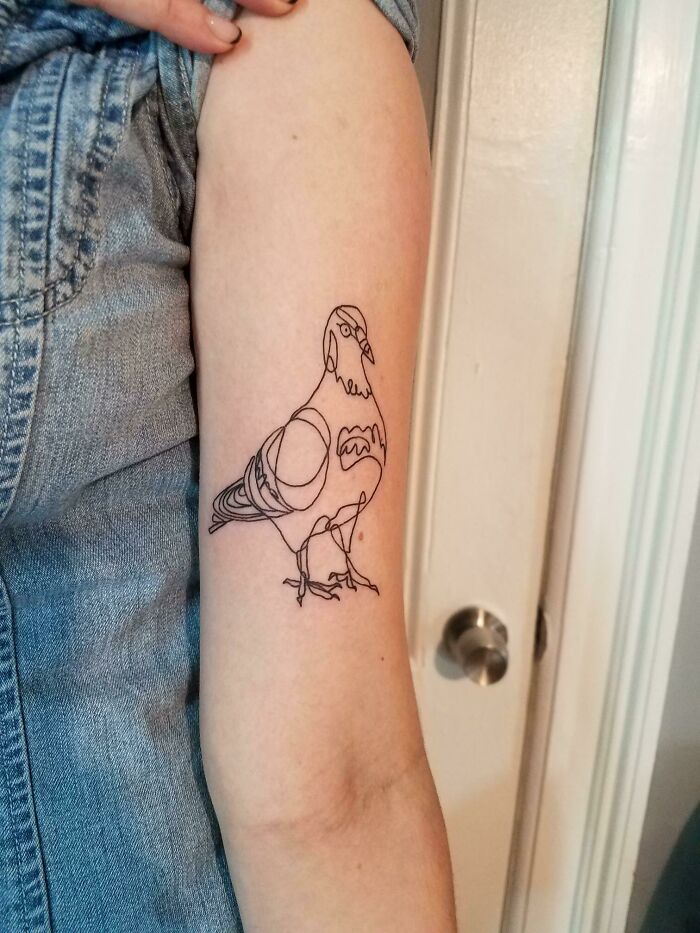 My Friend Got This Tattoo And I Don’t Know If I Have The Heart To Tell Her It Says “Drew”