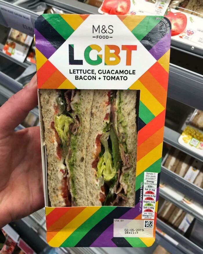 Sandwich LGBT: Lechuga, guacamole, bacon y tomate