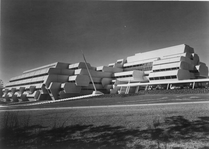 One Of The Old Favourites, Among Others To Keith Stilwell: Burroughs Wellcome Company Headquarters, Later Elion-Hitchings Building (1972) Research Triangle Park, Durham, North Carolina, Us Architect: Paul Rudolph Source: Https://Www.scoopnest.com/User/Oniropolis/777099536661483520-Burroughs-Wellcome-Hq-1971-By-Paul-Rudolph