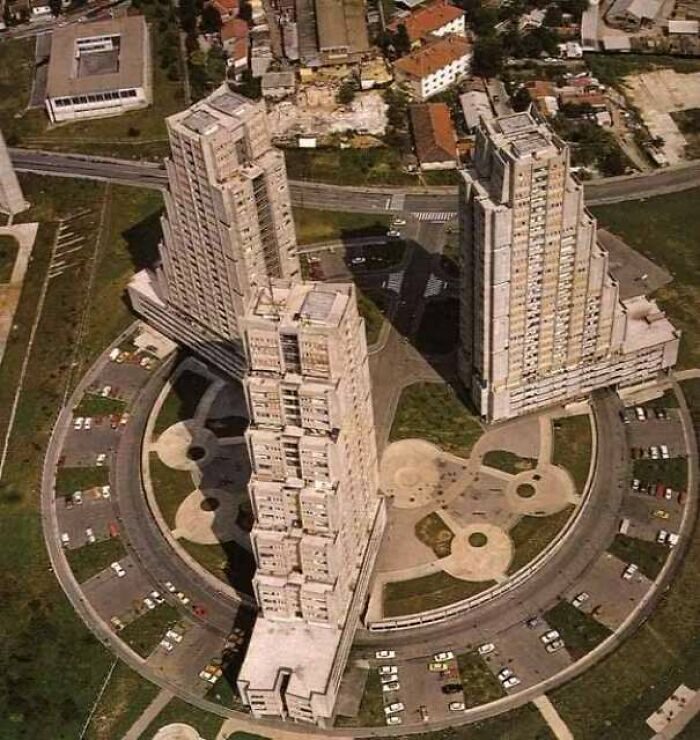 Istočna Kapija (Officially Rudo) - East Gate Residential Towers (1976) Beograd / Belgrade, Serbia Architect: Vera Ćirković Source: Pinterest